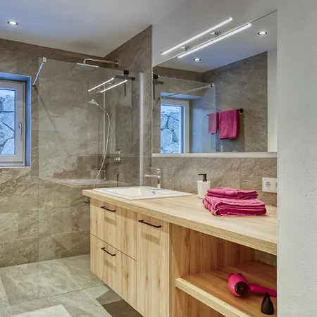 Lakefield Panorama 公寓 *